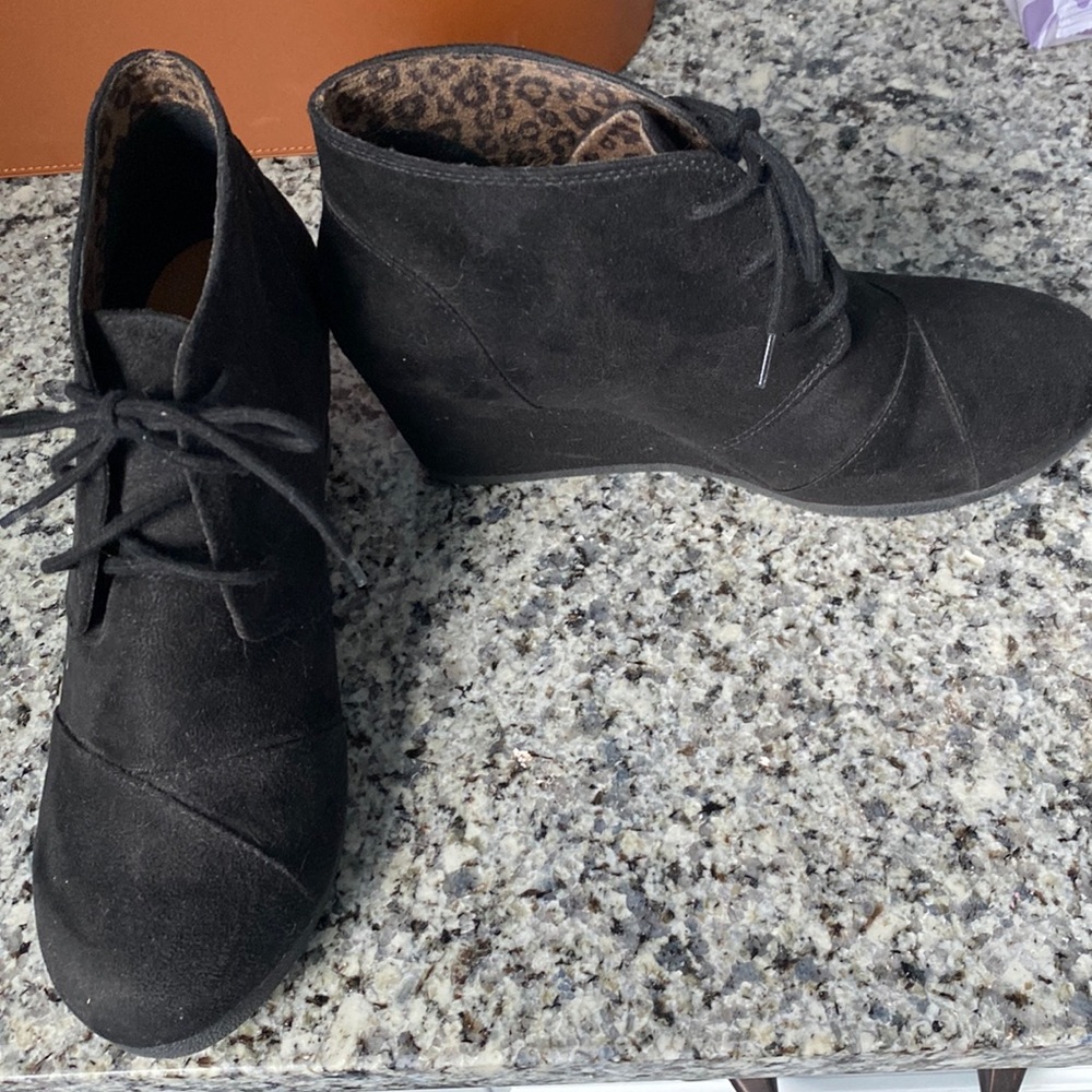 Black wedge shoes